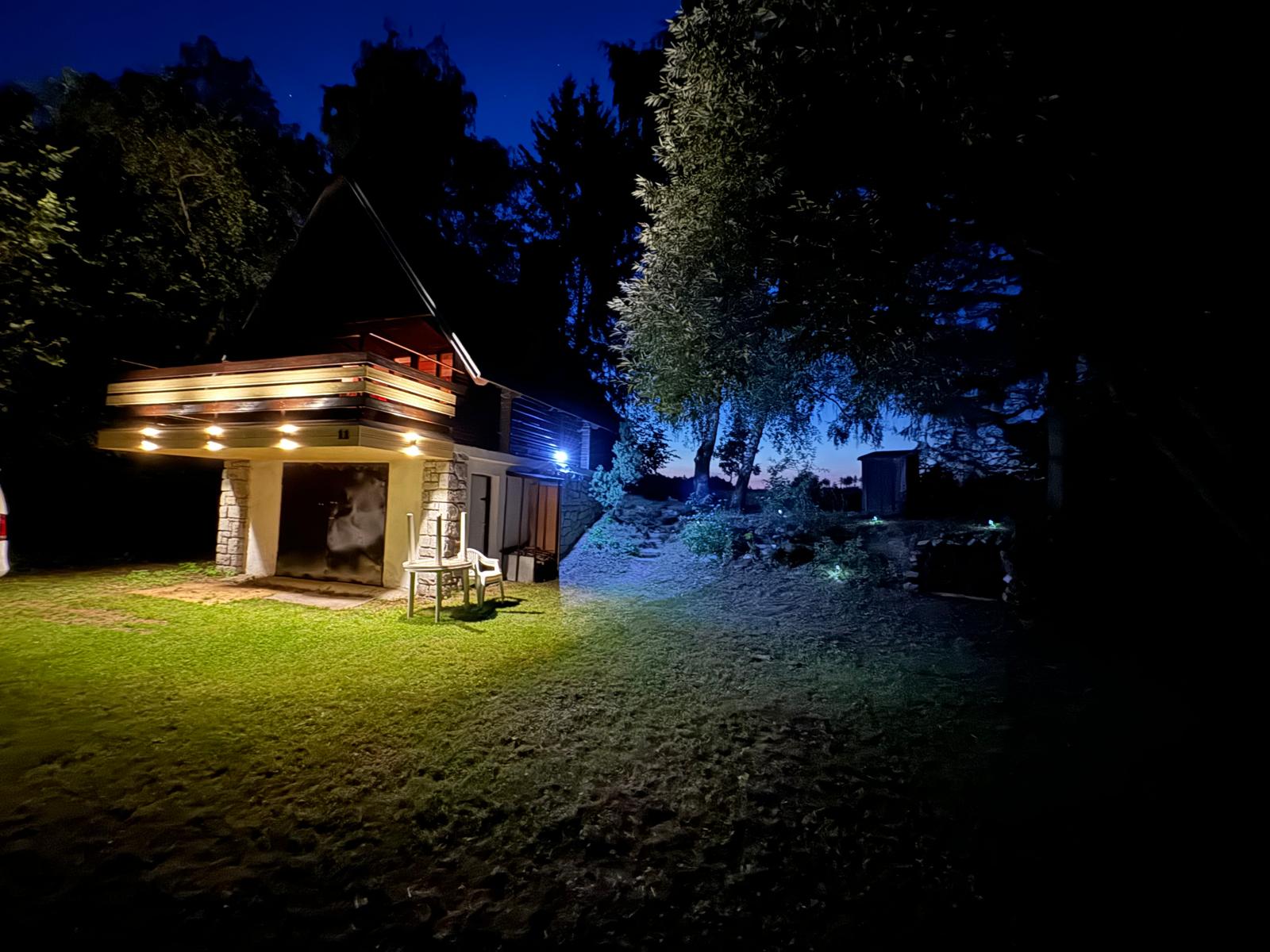 Krásná chata s velkým pozemkem u zámeckých rybníků k.ú. Osová - 35 km od Brna